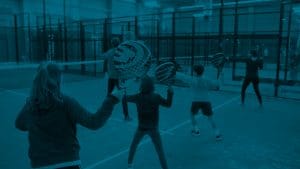 PadelMBA - niños aprendiendo a jugar al pádel